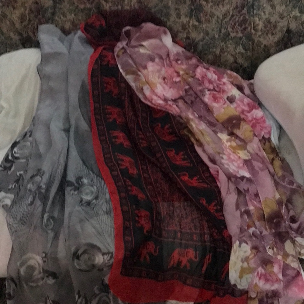 red with black elephants, gray  blackish flowers pink with colors of pink flower